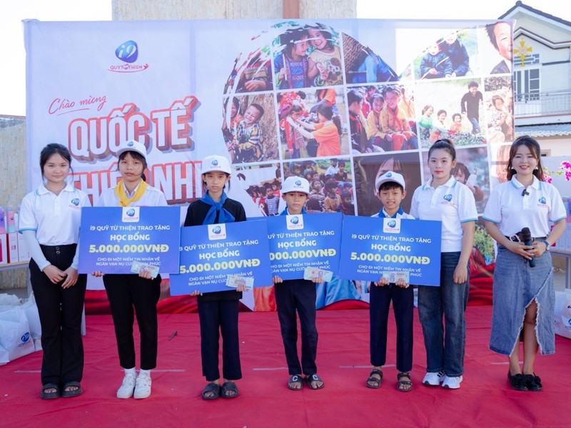 Hình ảnh người chơi tương tác với nền tảng kv999, thể hiện sự an toàn và trách nhiệm