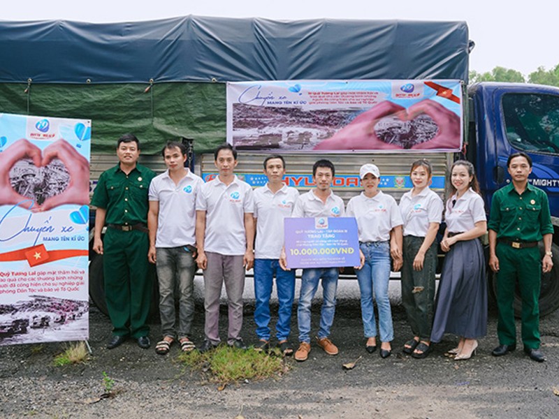 Hình ảnh đội ngũ hỗ trợ khách hàng đa ngôn ngữ của kv999